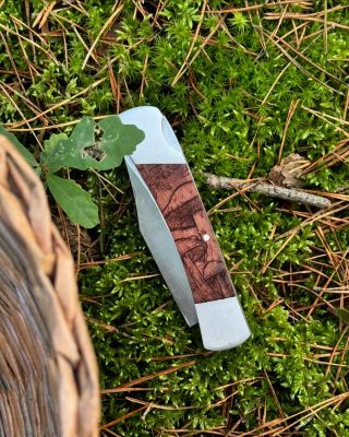 Na podzim jsem vytvořila design na tyto dřevěné nožíky a od té doby nechodím na houby s jiným 🍄‍🟫 (hlavně proto, že jsem...